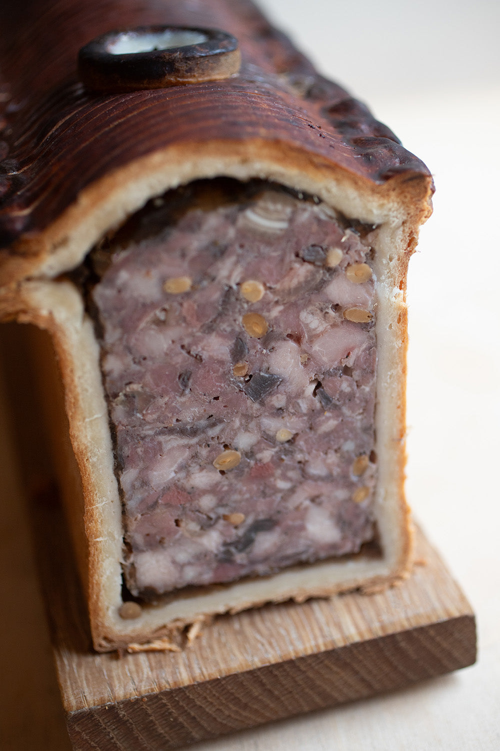 Pâté en Croûte de Pate de Sanglier aux Choux Rouge et Baie Sauvage