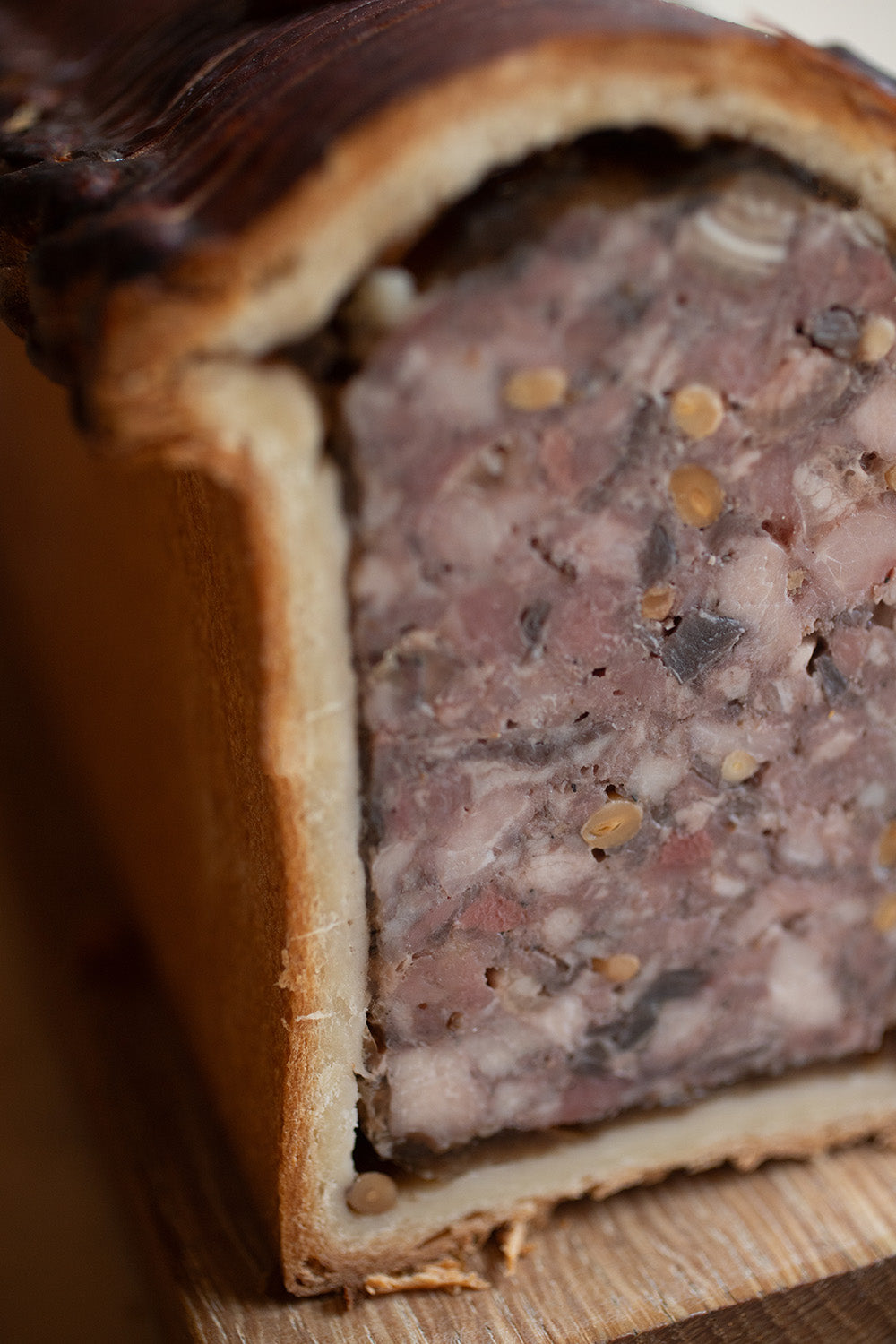 Pâté en Croûte de Pate de Sanglier aux Choux Rouge et Baie Sauvage